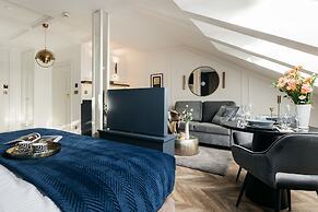 Central Palace - LoftAffair Collection