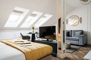 Central Palace - LoftAffair Collection