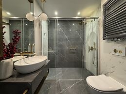 Central Palace - LoftAffair Collection