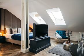 Central Palace - LoftAffair Collection