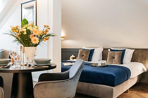 Central Palace - LoftAffair Collection