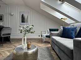 Central Palace - LoftAffair Collection