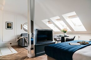 Central Palace - LoftAffair Collection