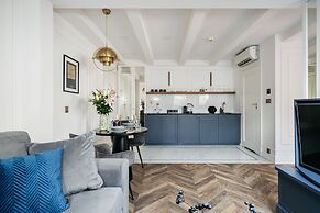 Central Palace - LoftAffair Collection