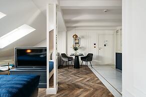 Central Palace - LoftAffair Collection