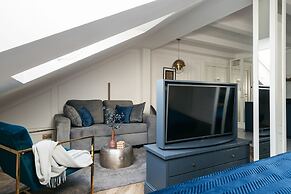 Central Palace - LoftAffair Collection