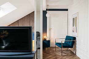 Central Palace - LoftAffair Collection