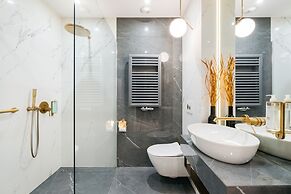 Central Palace - LoftAffair Collection