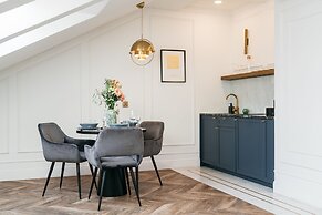 Central Palace - LoftAffair Collection