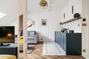 Central Palace - LoftAffair Collection