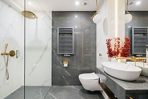 Central Palace - LoftAffair Collection