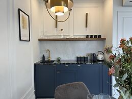 Central Palace - LoftAffair Collection