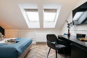 Central Palace - LoftAffair Collection