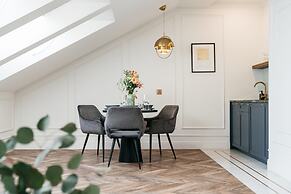 Central Palace - LoftAffair Collection