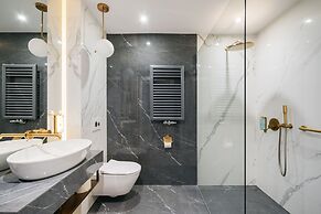 Central Palace - LoftAffair Collection