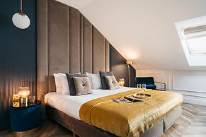 Central Palace - LoftAffair Collection