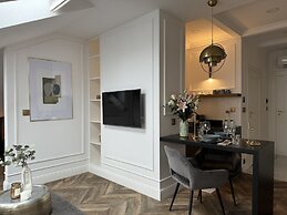 Central Palace - LoftAffair Collection