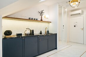 Central Palace - LoftAffair Collection