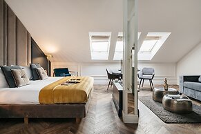 Central Palace - LoftAffair Collection