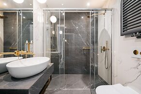 Central Palace - LoftAffair Collection