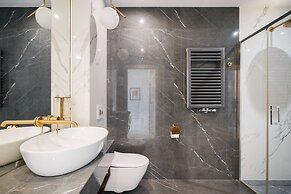 Central Palace - LoftAffair Collection