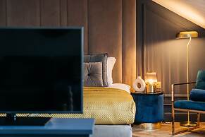 Central Palace - LoftAffair Collection