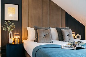 Central Palace - LoftAffair Collection