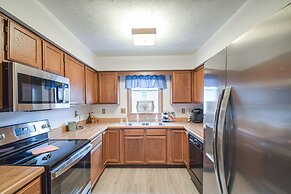 Welcoming Condo in Davenport: Central Location!