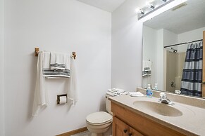 Welcoming Condo in Davenport: Central Location!