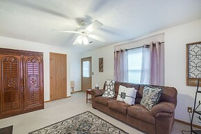 Welcoming Condo in Davenport: Central Location!