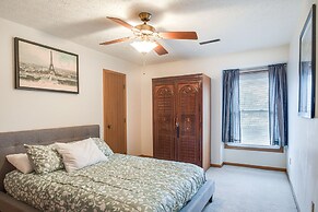 Welcoming Condo in Davenport: Central Location!