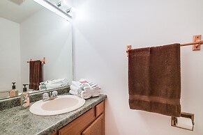 Welcoming Condo in Davenport: Central Location!