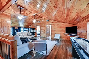 Bee Spring Cabin w/ Arcade Game: Steps to Lake!