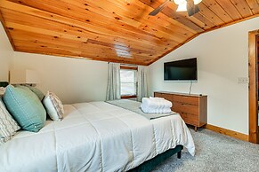 Bee Spring Cabin w/ Arcade Game: Steps to Lake!