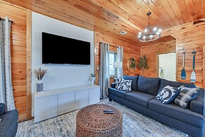 Bee Spring Cabin w/ Arcade Game: Steps to Lake!