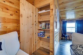 Bee Spring Cabin w/ Arcade Game: Steps to Lake!