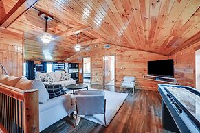 Bee Spring Cabin w/ Arcade Game: Steps to Lake!