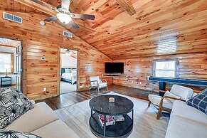 Bee Spring Cabin w/ Arcade Game: Steps to Lake!