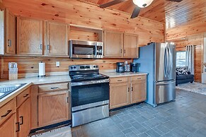 Bee Spring Cabin w/ Arcade Game: Steps to Lake!