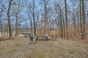 Bee Spring Cabin w/ Arcade Game: Steps to Lake!