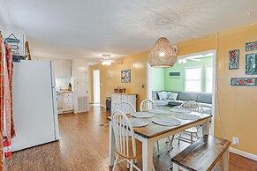 1 Mi to Surfside Beach: Coastal Cottage