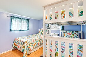 1 Mi to Surfside Beach: Coastal Cottage