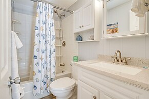 1 Mi to Surfside Beach: Coastal Cottage