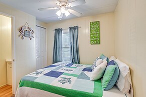 1 Mi to Surfside Beach: Coastal Cottage