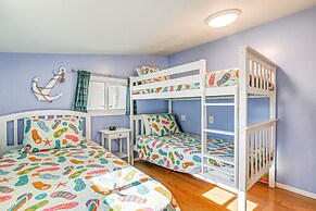 1 Mi to Surfside Beach: Coastal Cottage