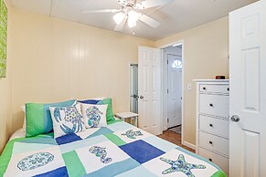 1 Mi to Surfside Beach: Coastal Cottage