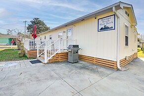 1 Mi to Surfside Beach: Coastal Cottage