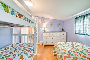 1 Mi to Surfside Beach: Coastal Cottage