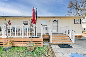 1 Mi to Surfside Beach: Coastal Cottage