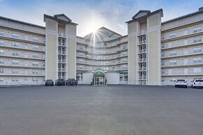 High-floor Osage Beach Condo w/ Lake & Park Views